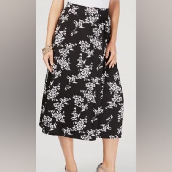 Thalia Sodi Dresses & Skirts - Thalia Sodi Black and White Floral Faux Wrap Midi Skirt Misses Medium